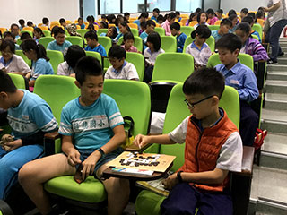 台北の積穂小学校で300人が純碁入門